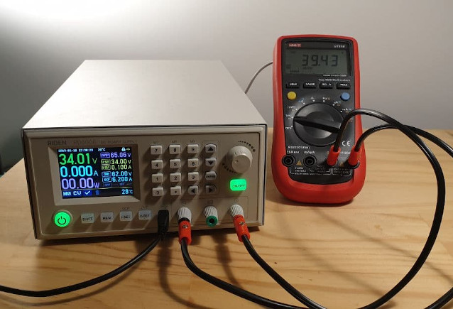 Ruideng RD6006 power supply connected to a UNI-T 61e digital multi-meter